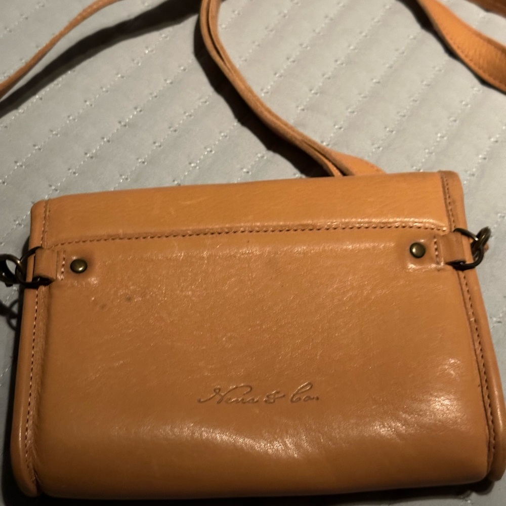 Nena & Co. Italian Leather Crossbody - Picture 3 of 6